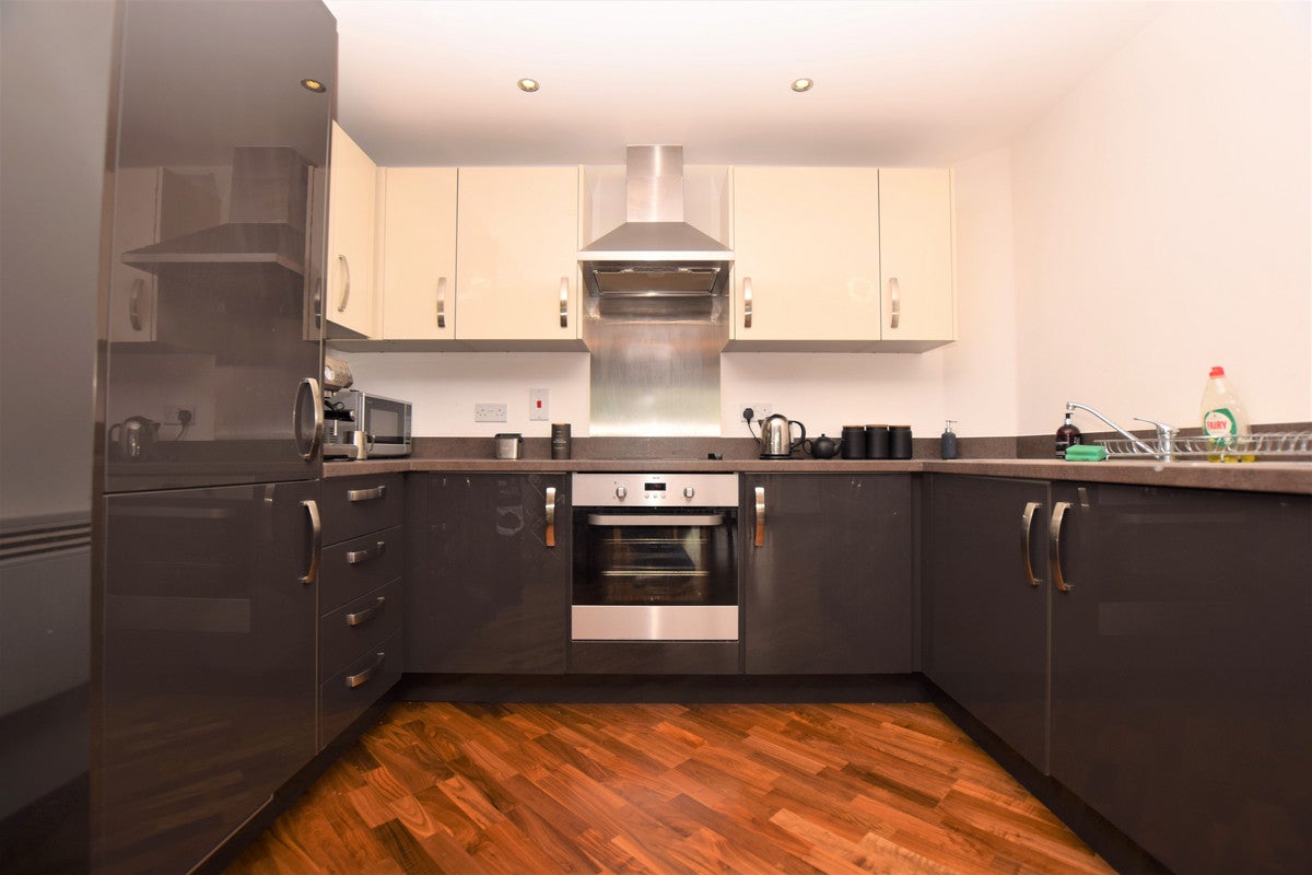 Flat Barfield Road in Colchester