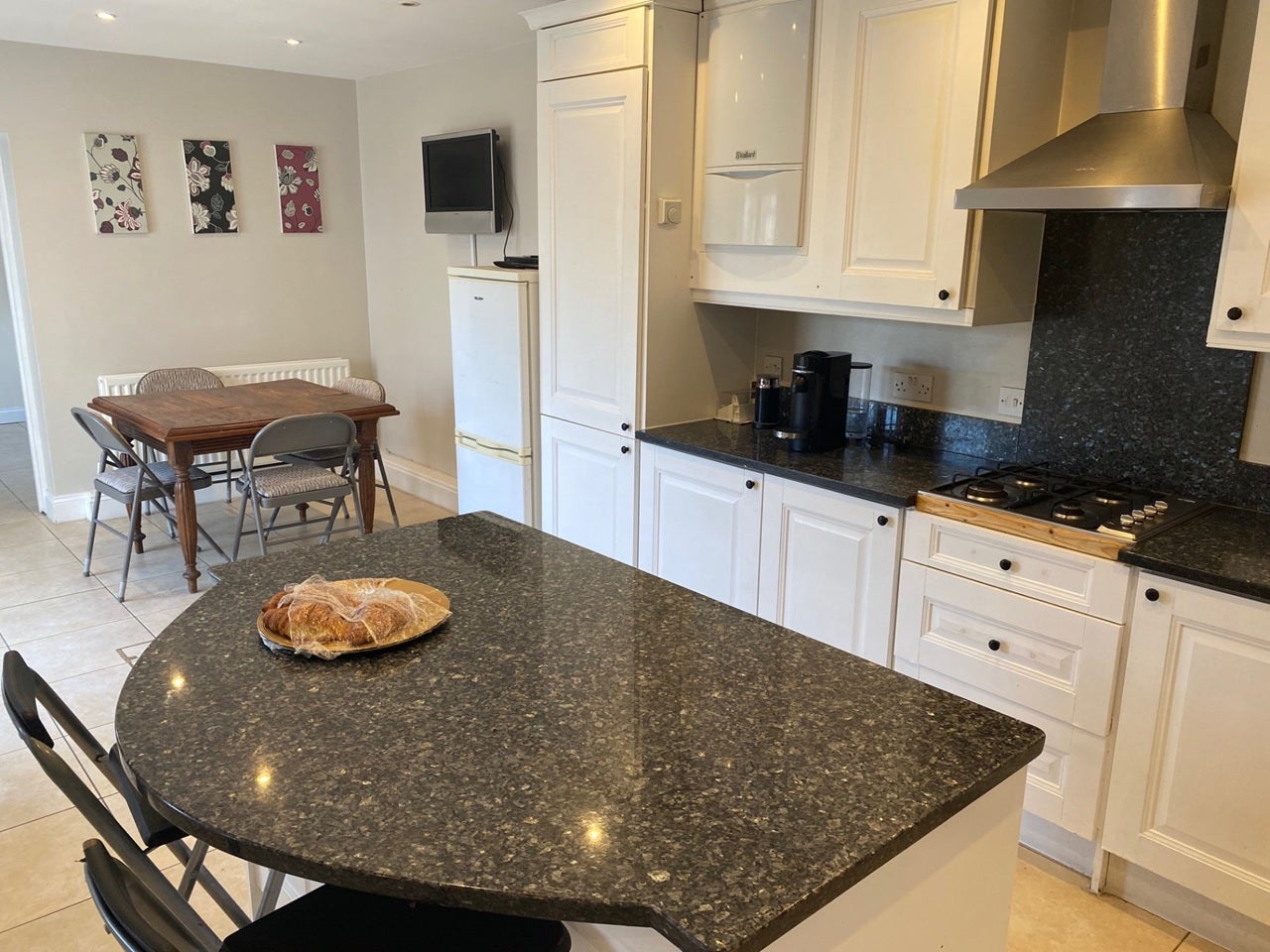 Room Robin Hood Way in Greater London