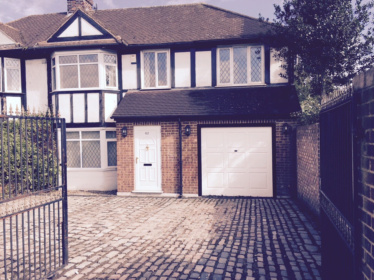 Room Robin Hood Way in Greater London
