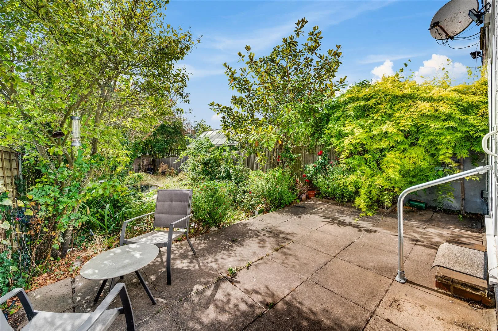 Flat Riffel Road in Greater London