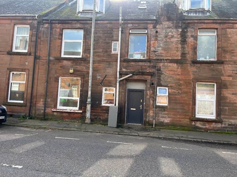 Flat Loudoun Road in Greenholm