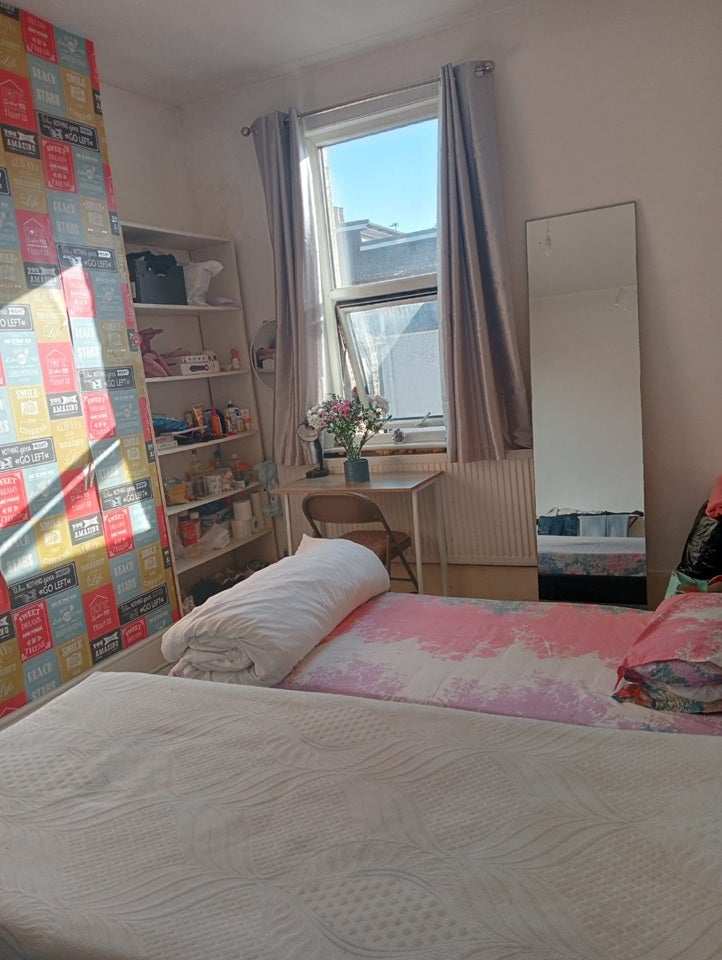 Room Vicarage Lane in Greater London