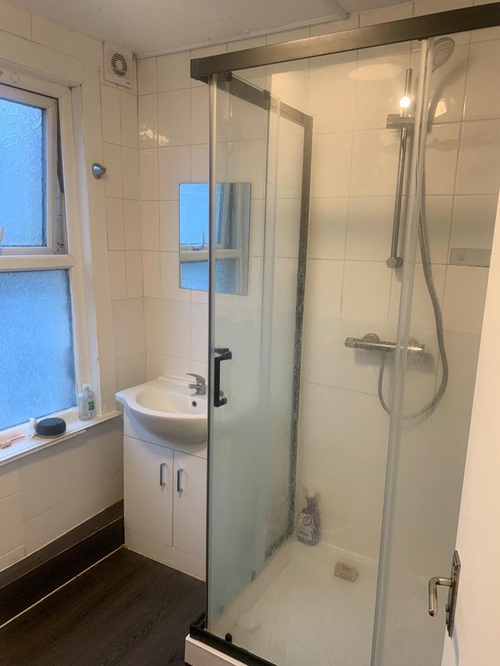 Room Vicarage Lane in Greater London