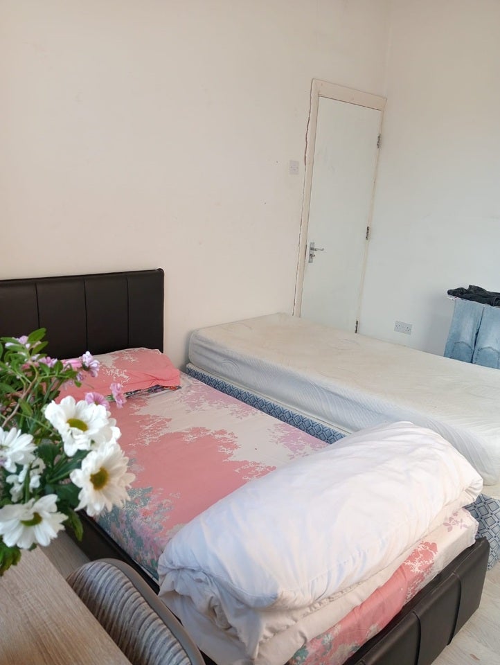 Room Vicarage Lane in Greater London