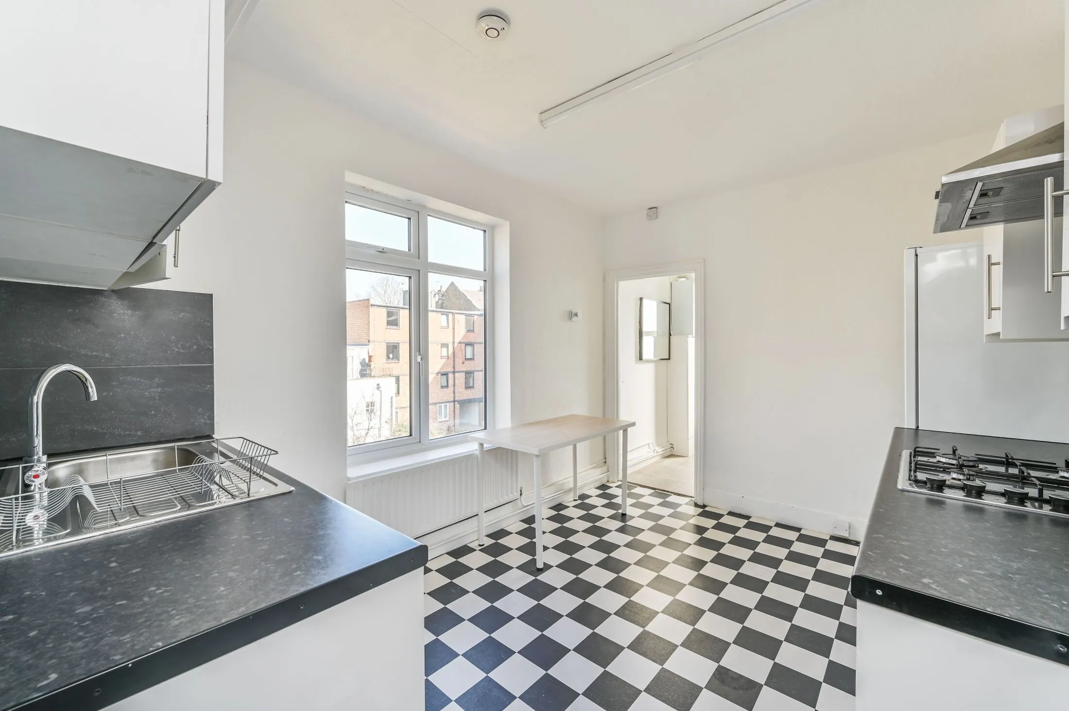 Flat Hackford Road in Greater London