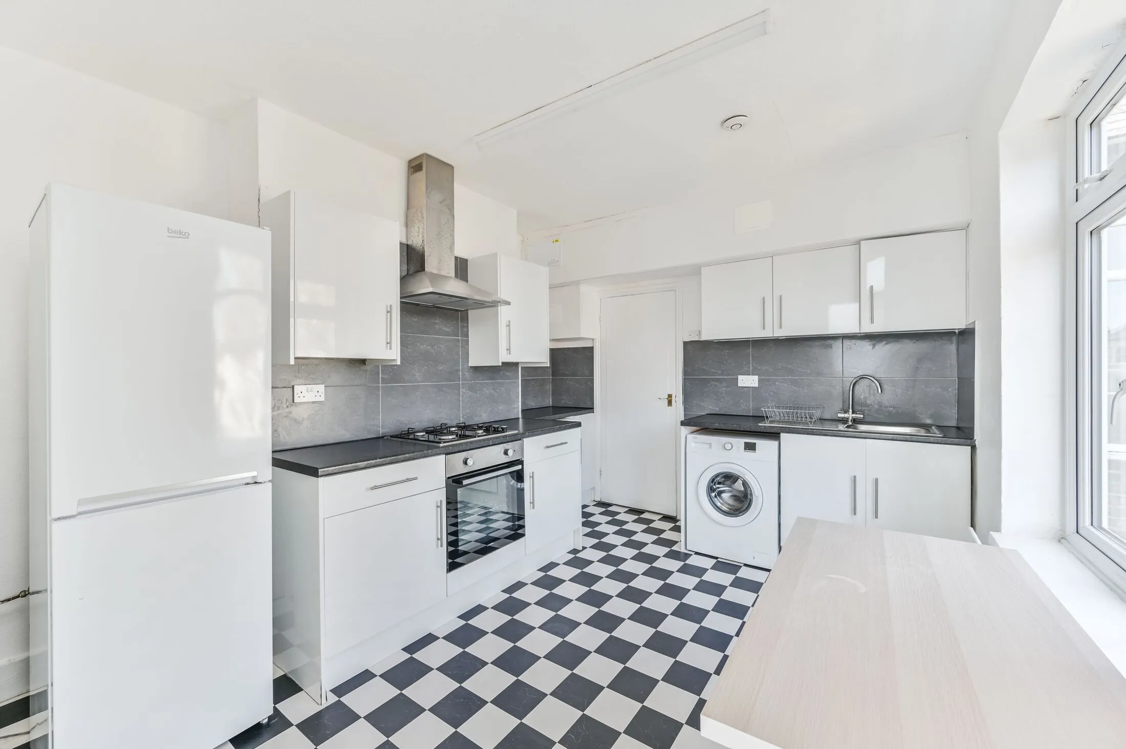 Flat Hackford Road in Greater London