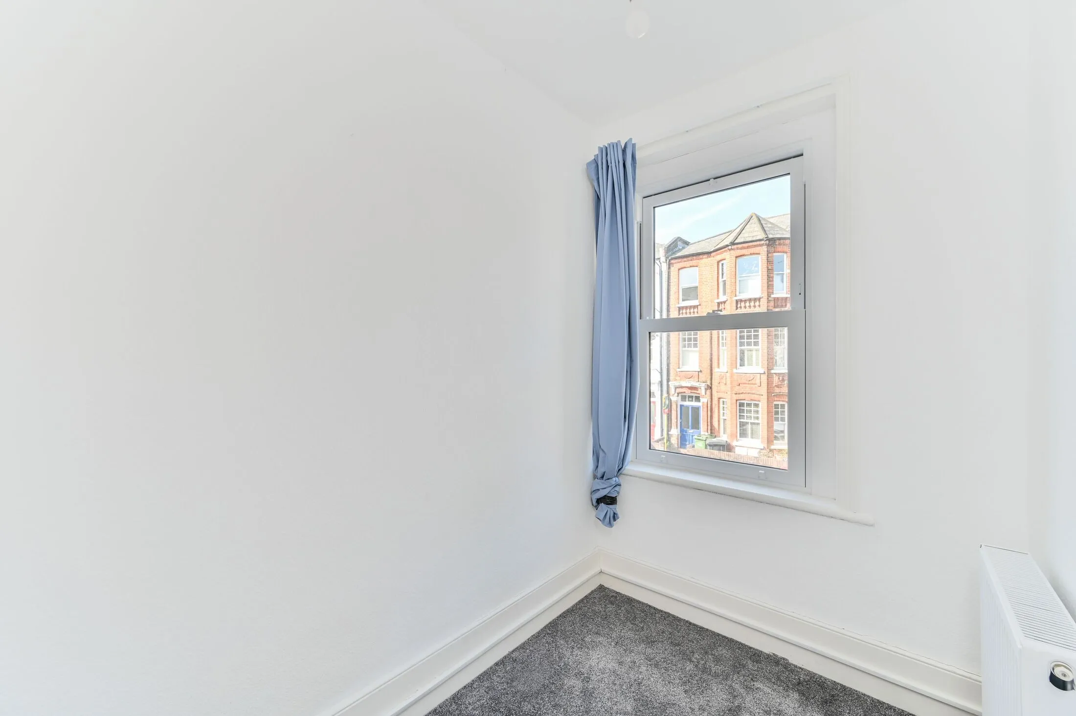 Flat Hackford Road in Greater London