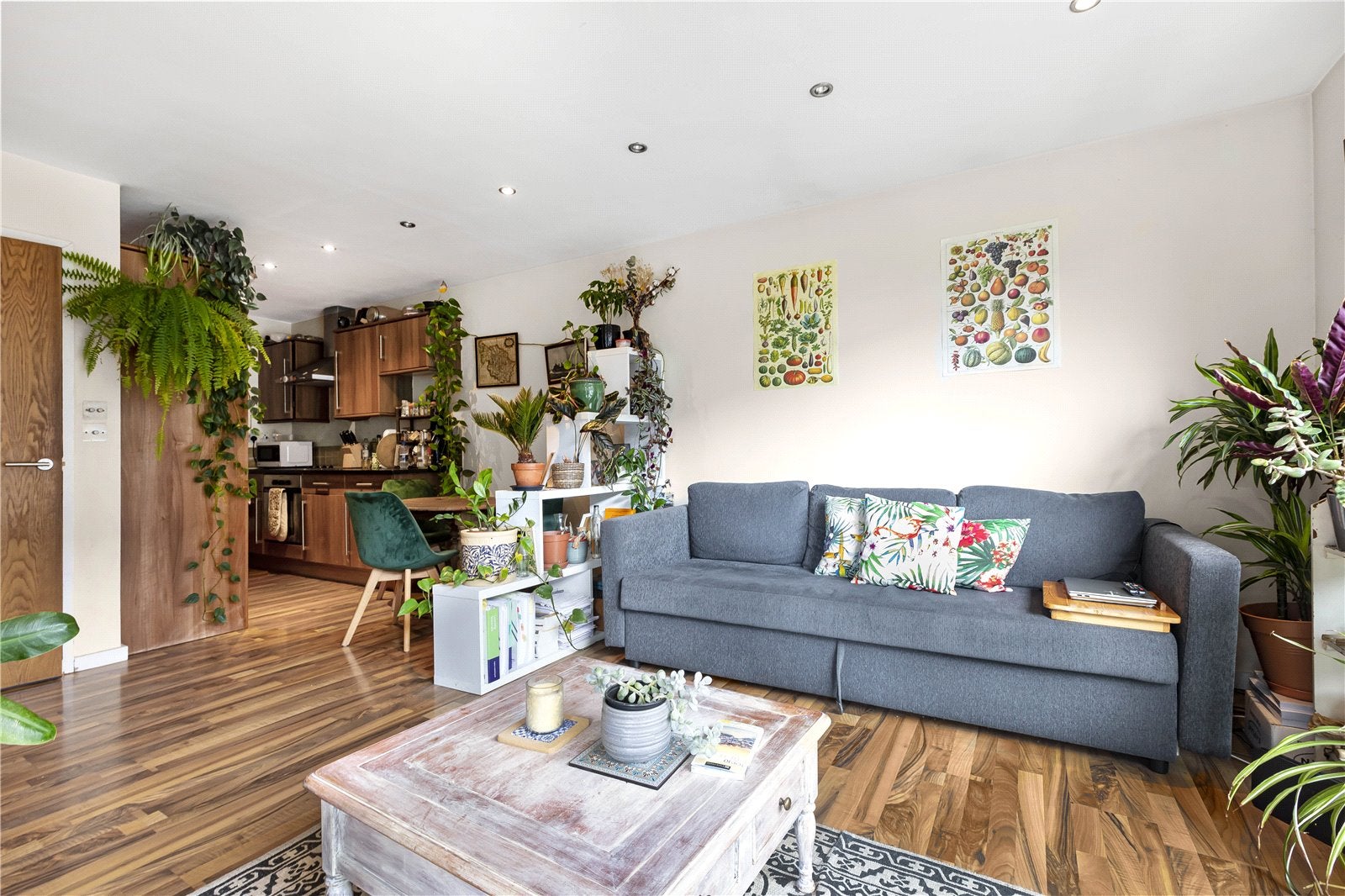 Flat Kingsland Road in Greater London