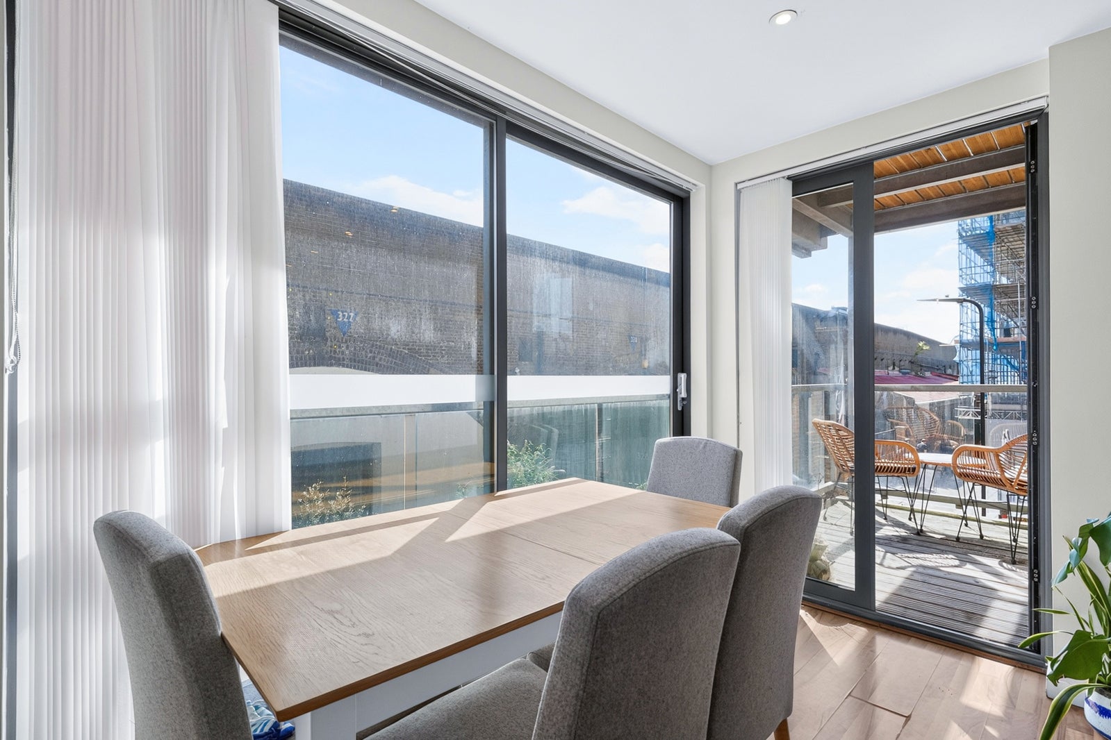 Flat Kingsland Road in Greater London
