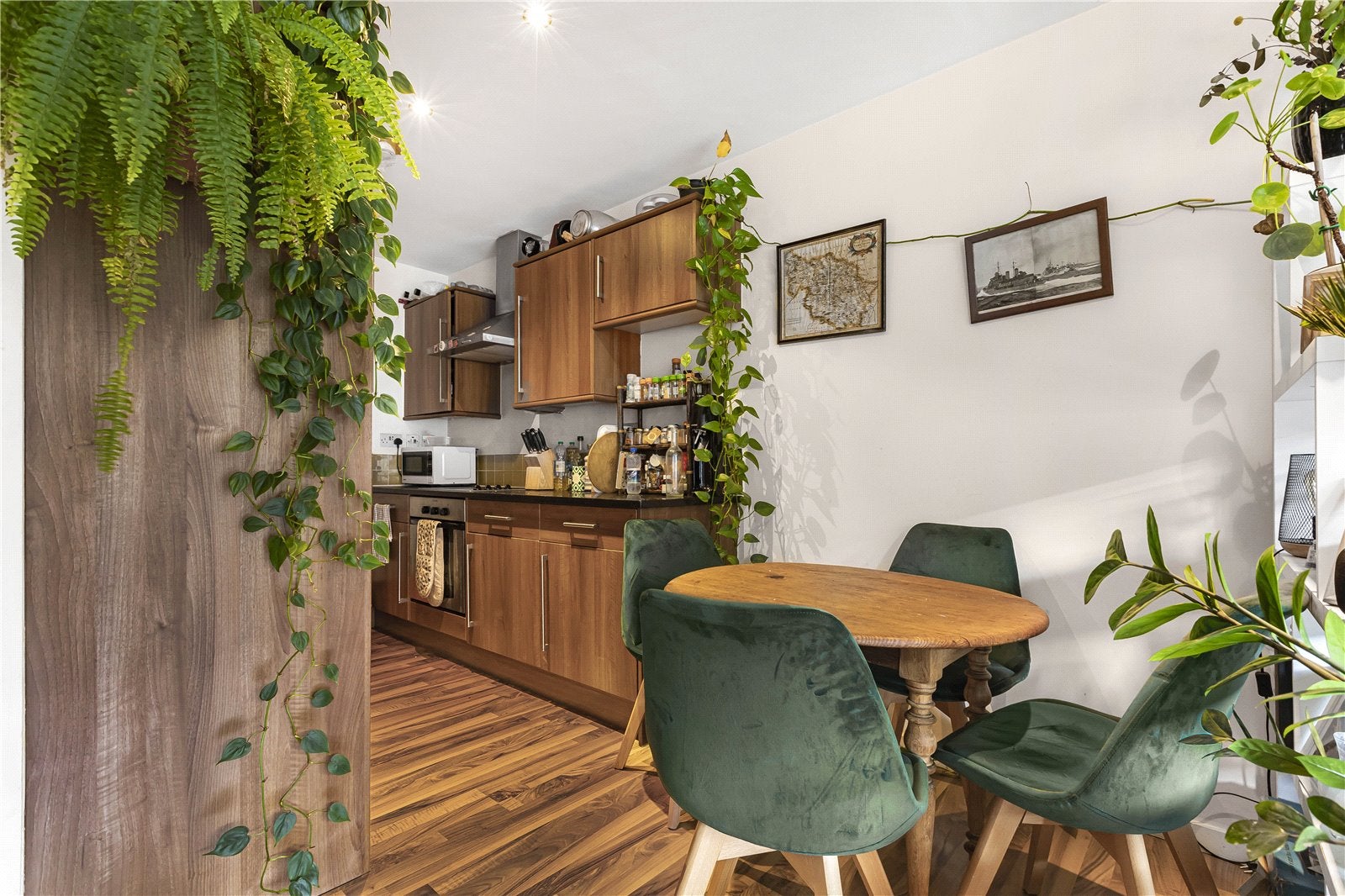 Flat Kingsland Road in Greater London