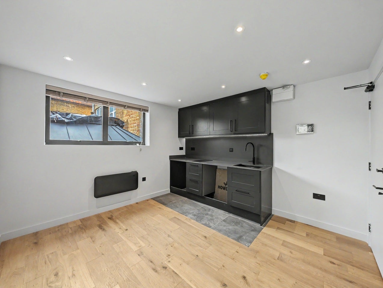 Flat Norfolk Avenue in Greater London