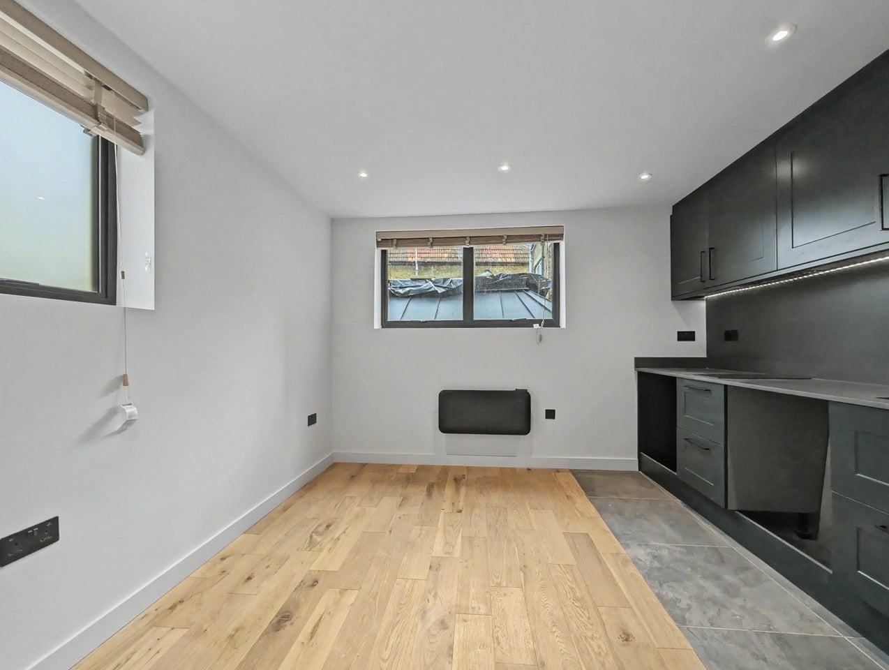 Flat Norfolk Avenue in Greater London