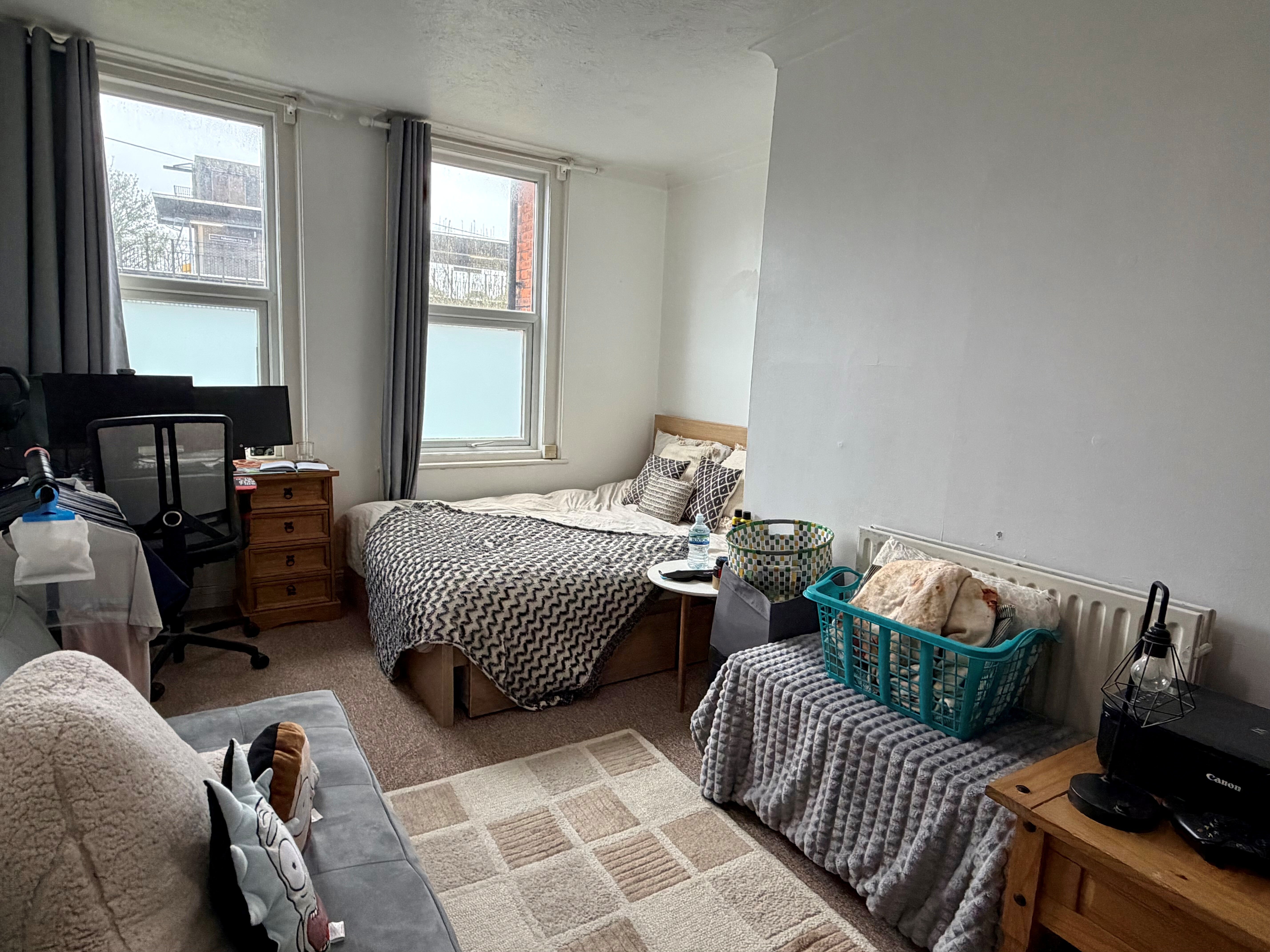 Flat Cheriton Road in Folkestone and Hythe District