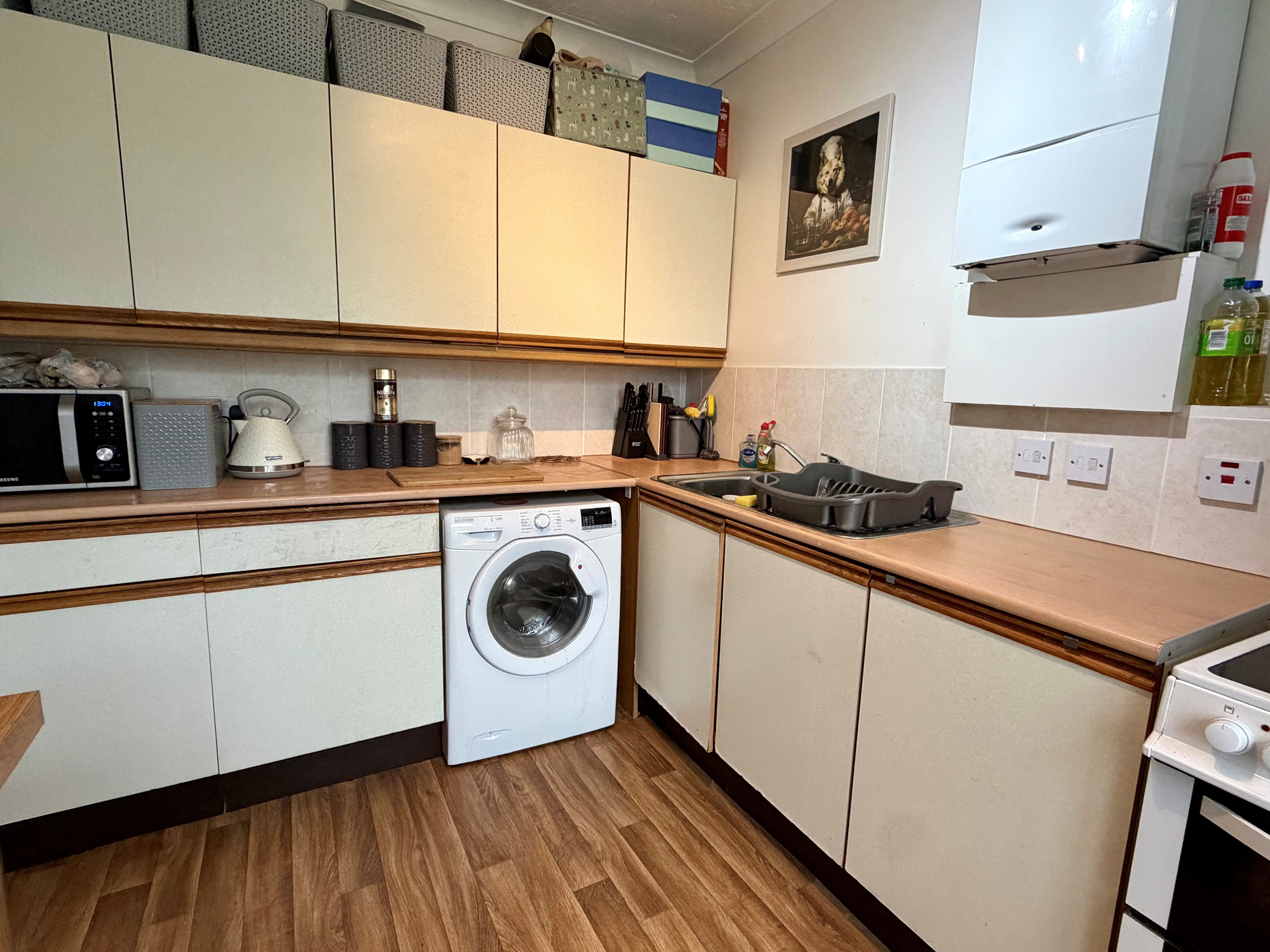 Flat Cheriton Road in Folkestone and Hythe District