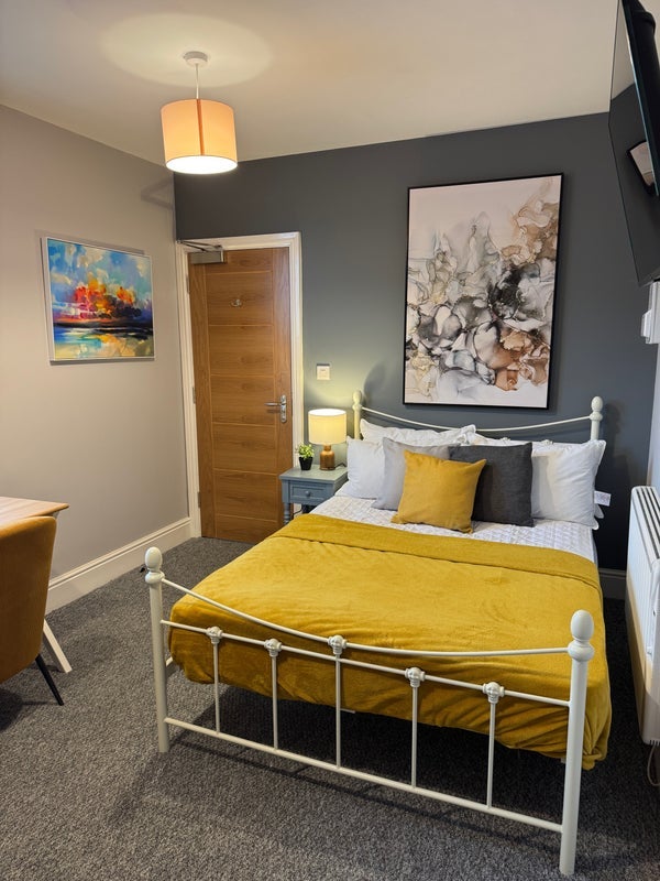 Room Himley Road in Dudley