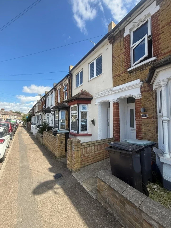 House All Saints Road in Gravesham