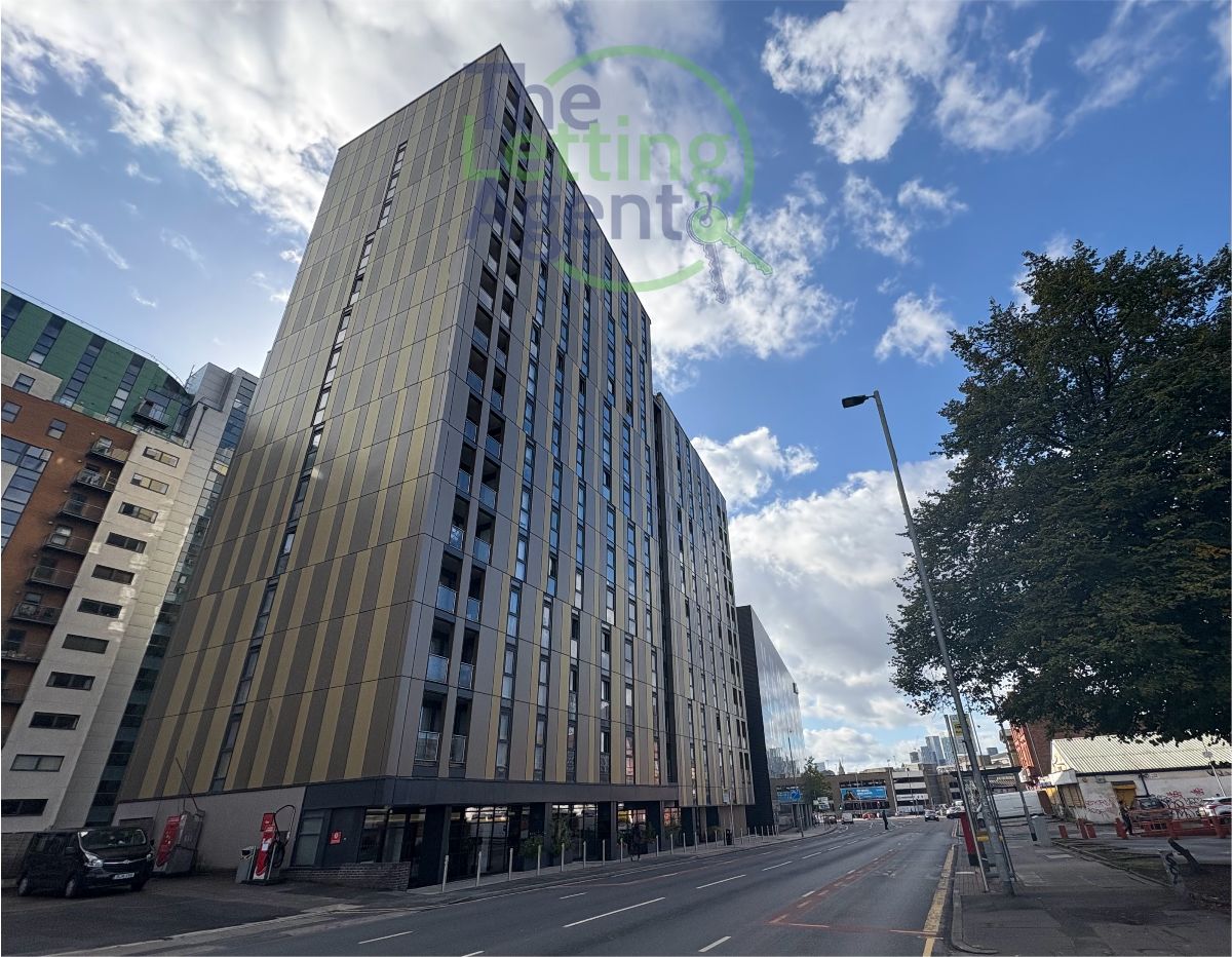 Flat Cheetham Hill Road in Manchester