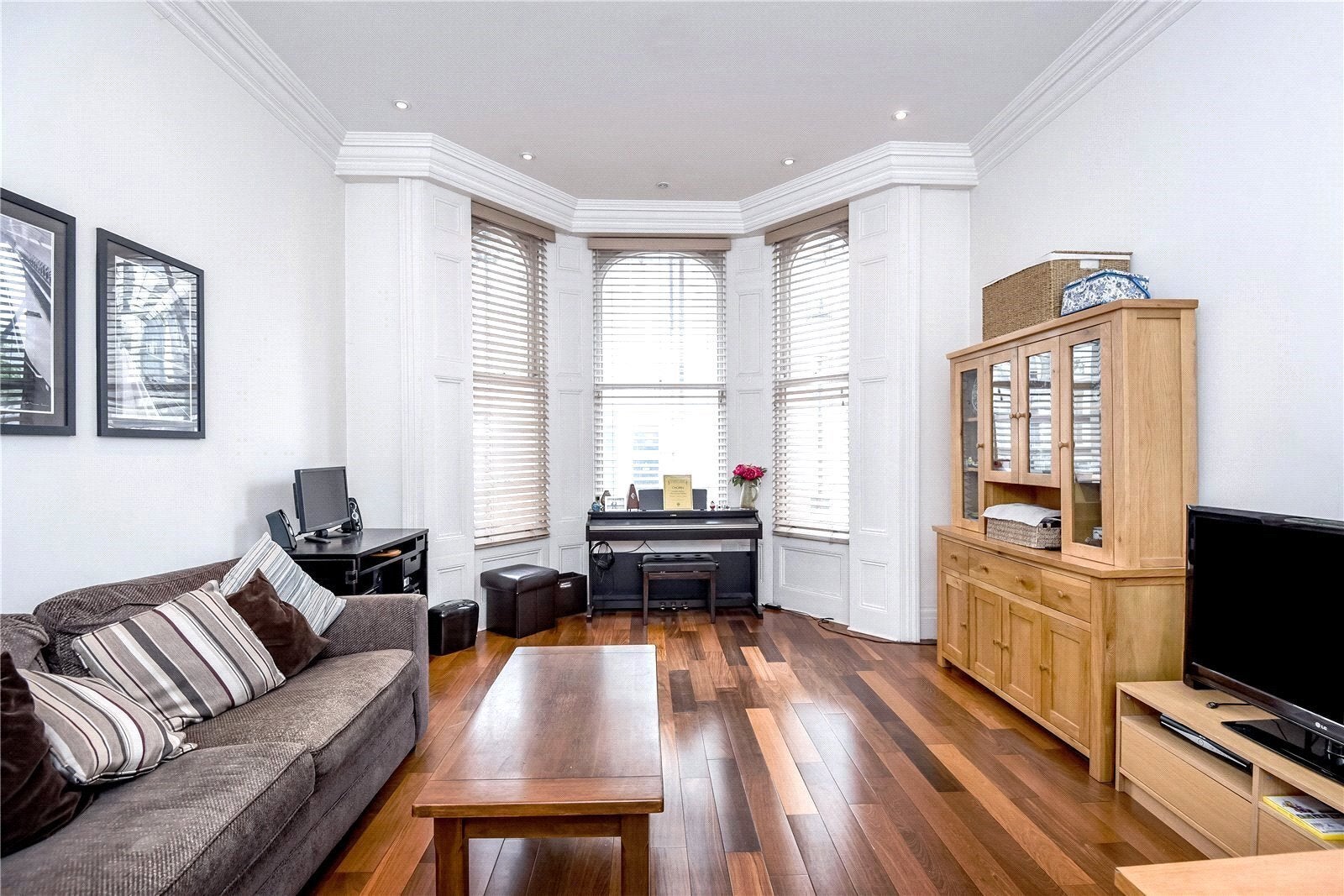 Flat Campden Hill Gardens in Greater London