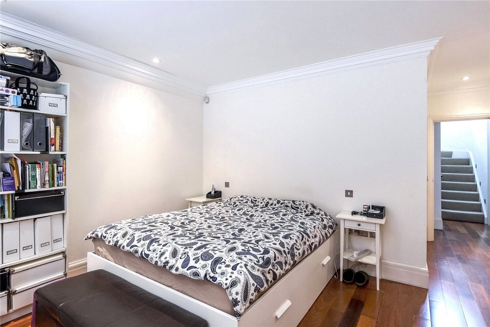 Flat Campden Hill Gardens in Greater London