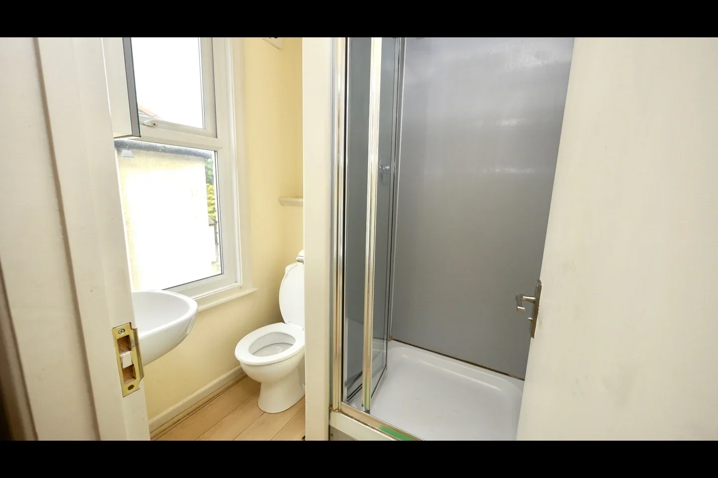 Flat Brondesbury Park in Greater London
