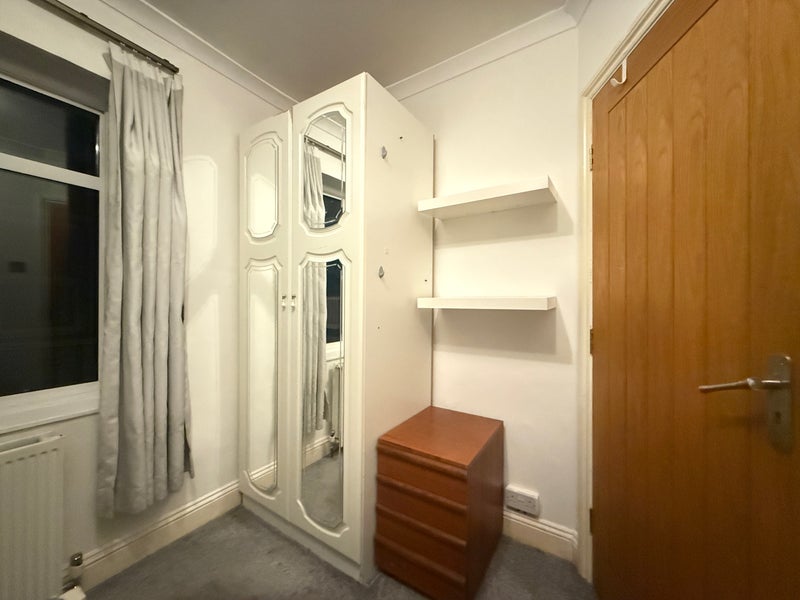 Room Fairlop Road in Greater London