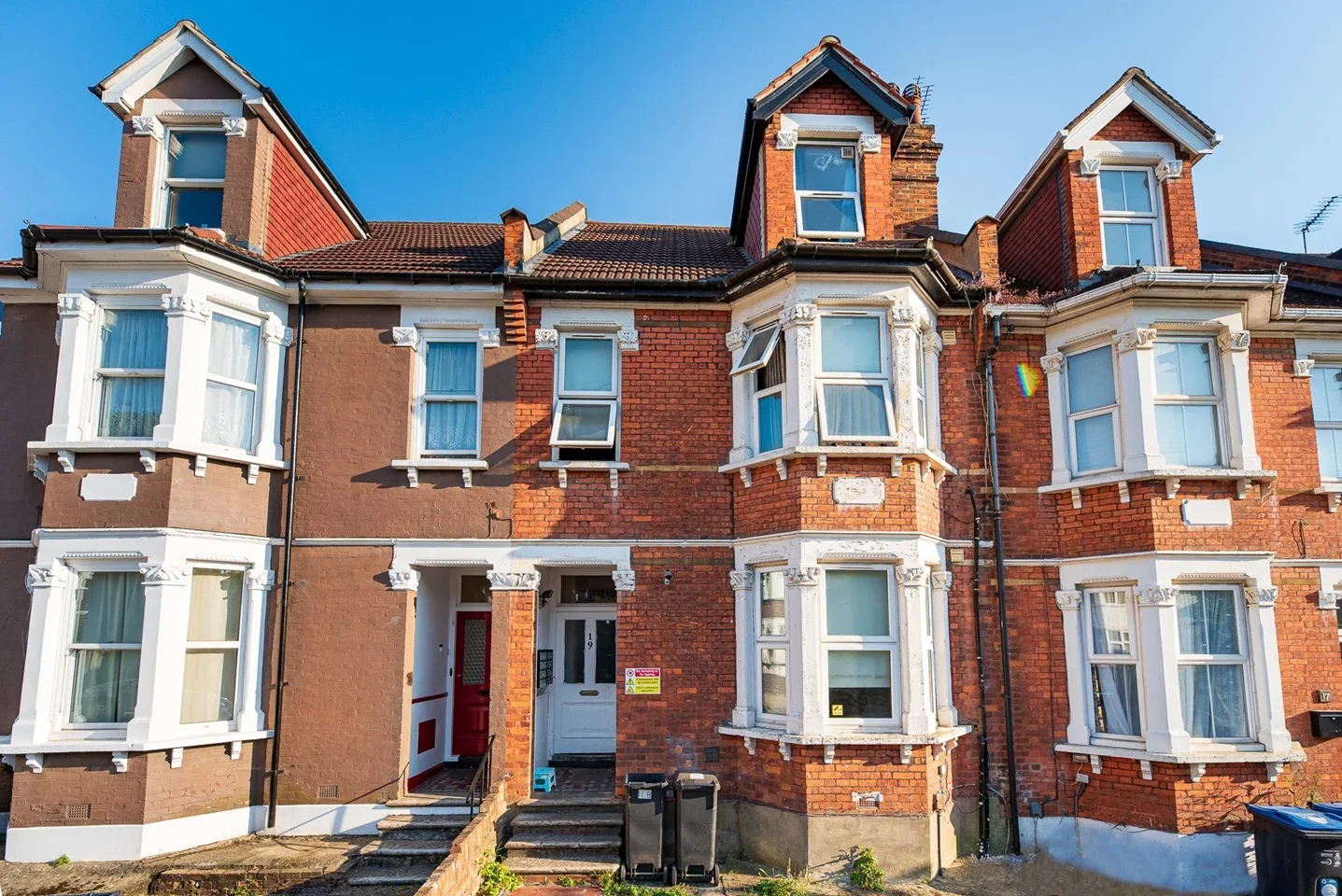 Flat Temple Road in Greater London