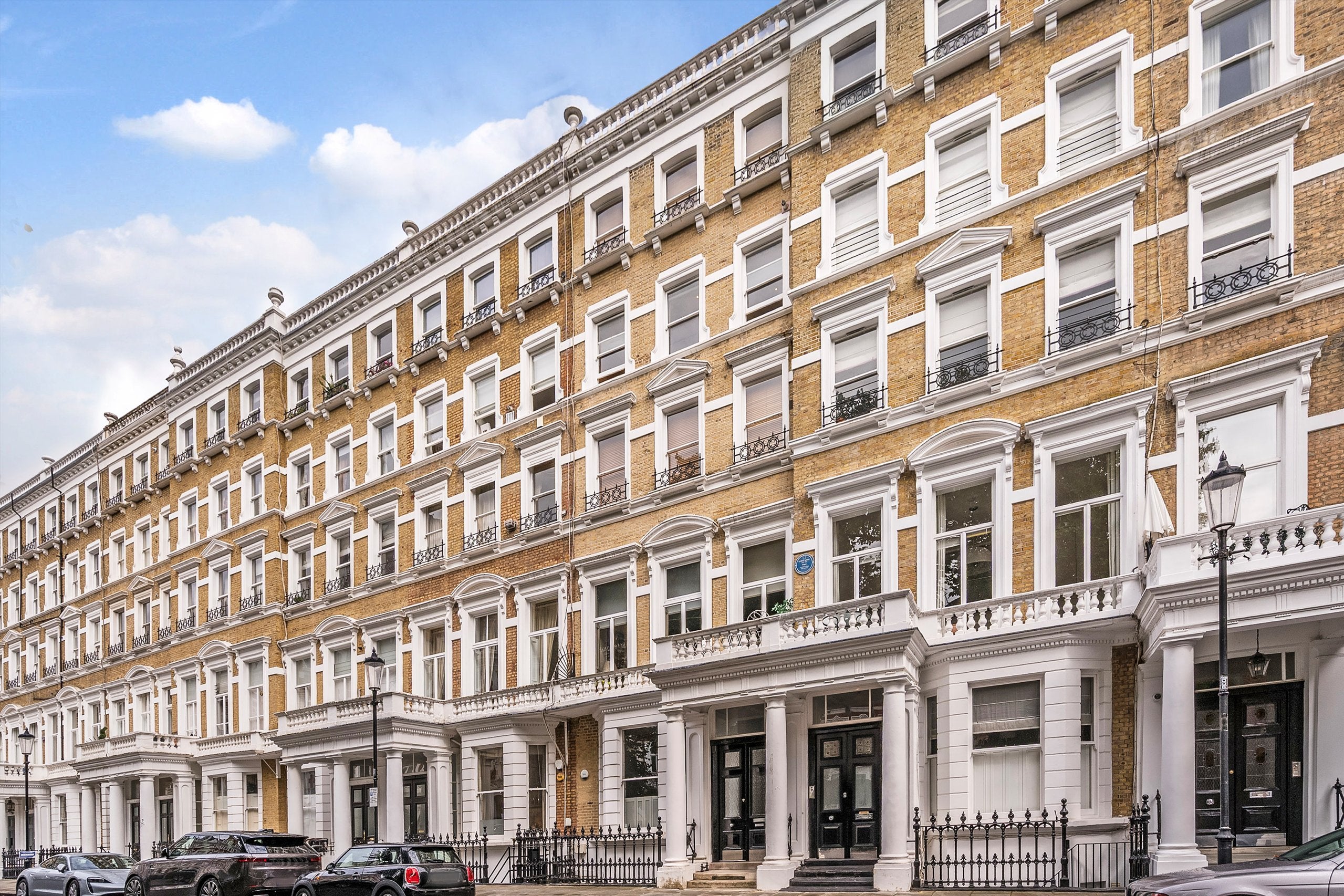 Flat Emperor's Gate in Greater London