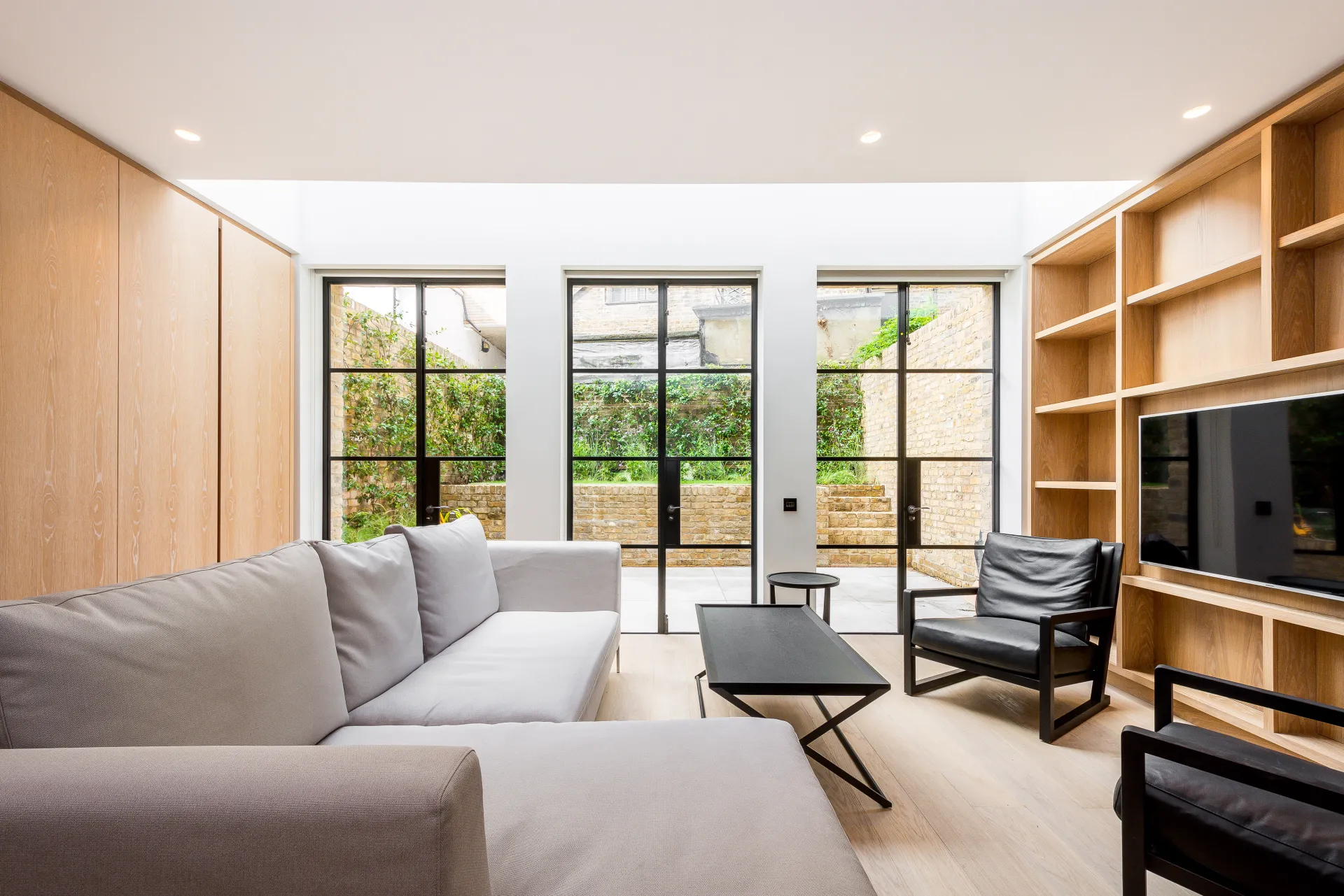 Flat Finborough Road in Greater London