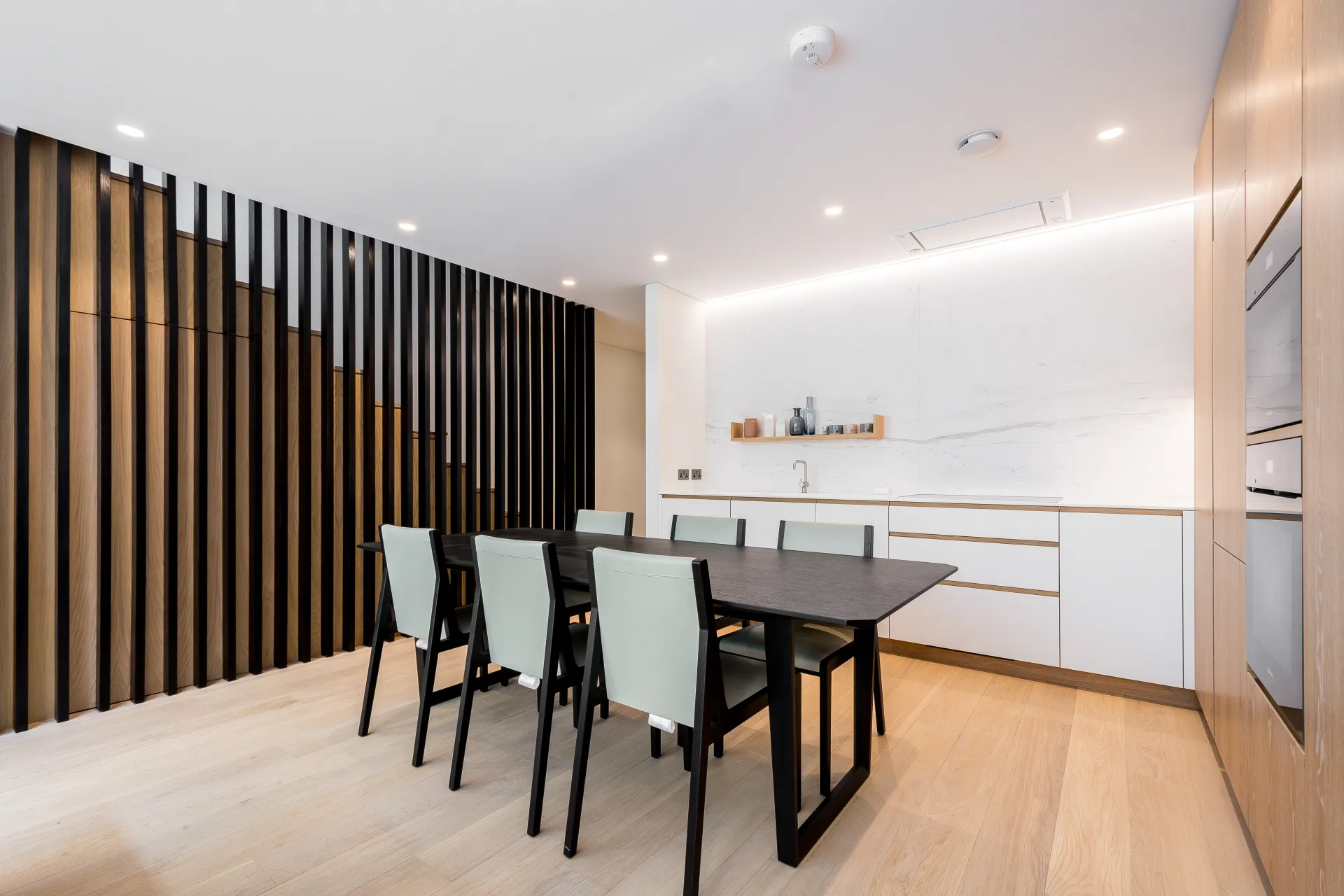 Flat Finborough Road in Greater London