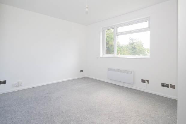 Flat Harris Close in Tewkesbury