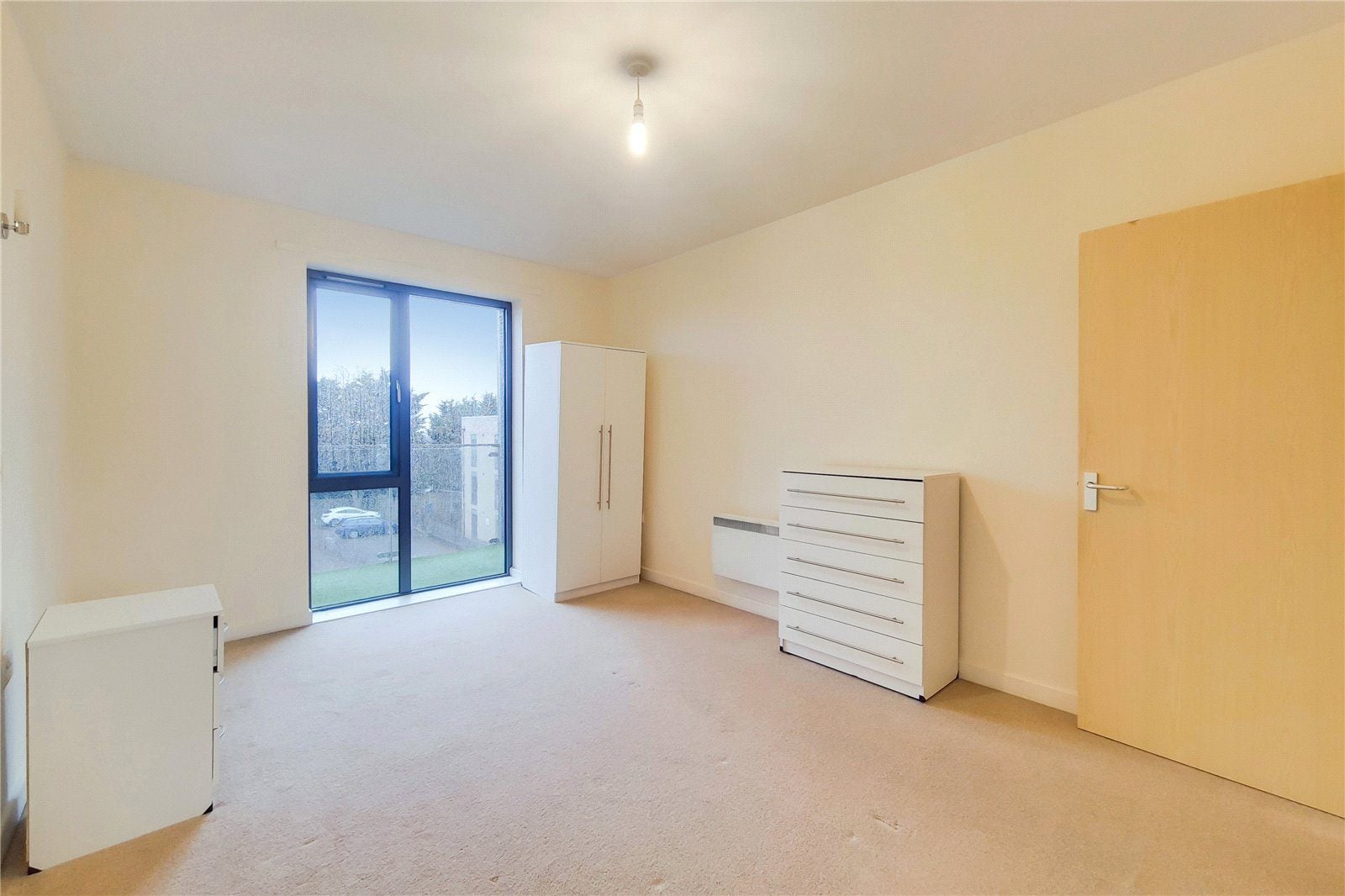 Flat Marlborough Drive in Bushey