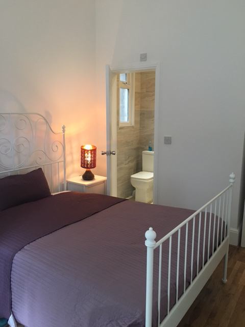 Room Amesbury Avenue in Greater London