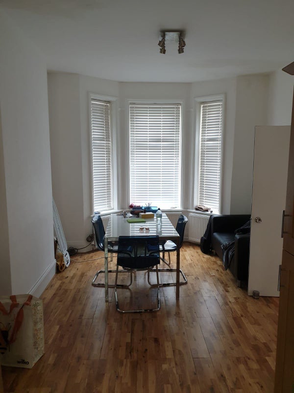 Room Amesbury Avenue in Greater London