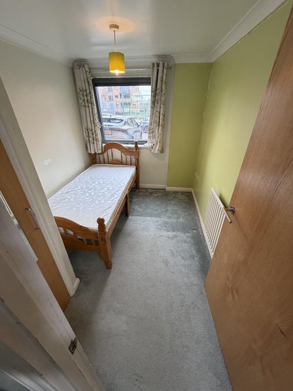 Room Lewis Gardens in Greater London
