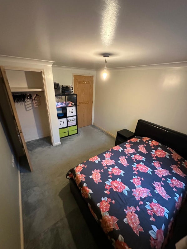 Room Lewis Gardens in Greater London