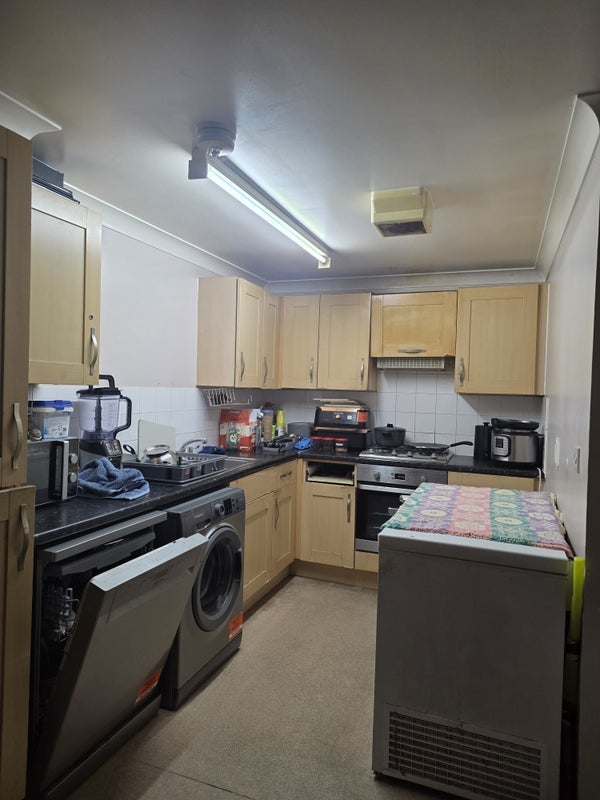 Room Lewis Gardens in Greater London