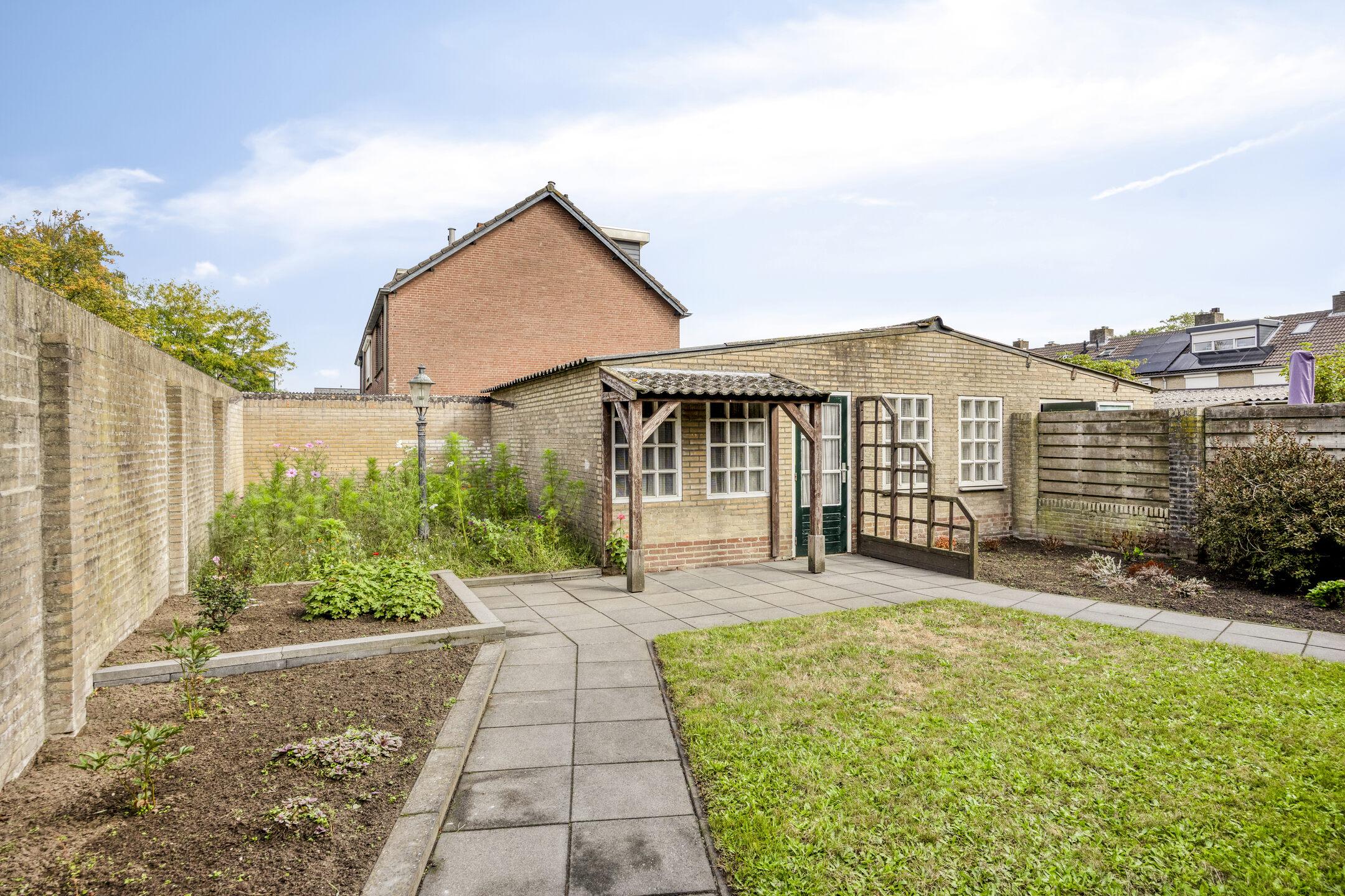 Hoekwoning te koop: Gladioolstraat 12, Dongen