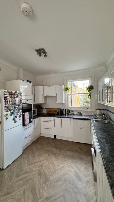 Room Putney Bridge Road in Greater London