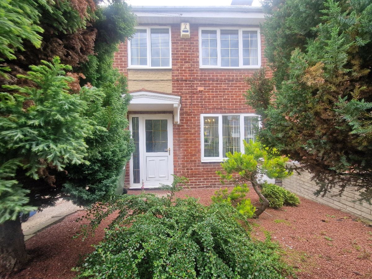 House Russell Avenue in Doncaster