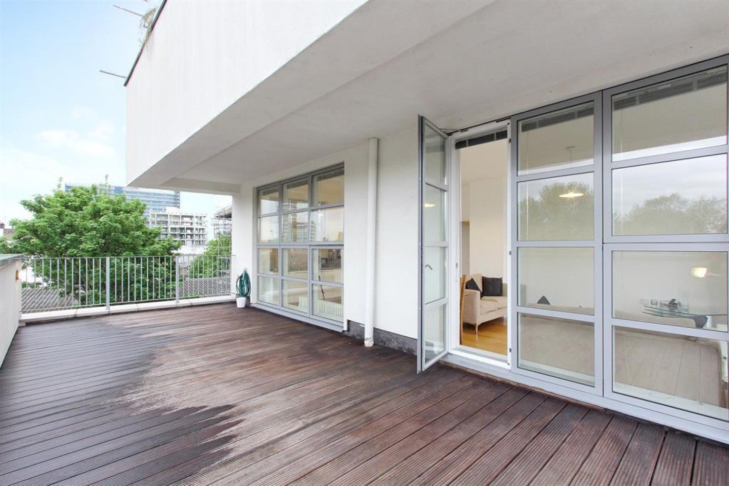 Flat Bethwin Road in Greater London