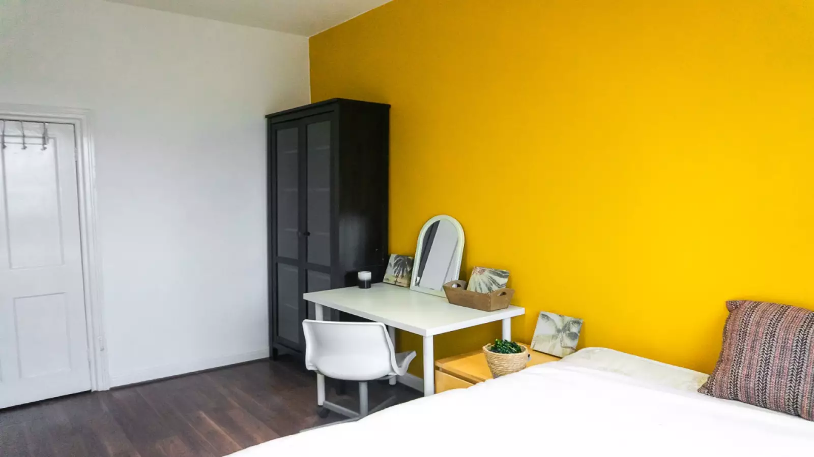 Flat Gloucester Gardens in City of Westminster