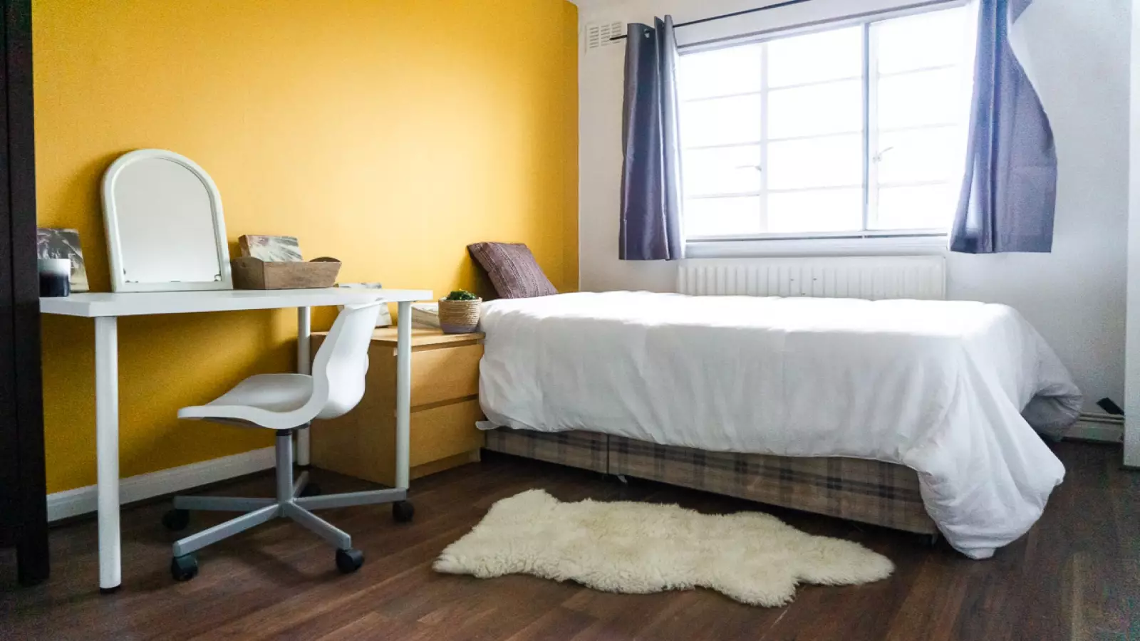 Flat Gloucester Gardens in City of Westminster