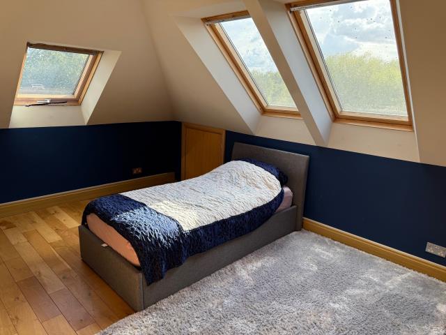 Room Queen Mary Close in London