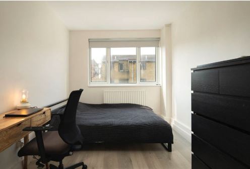 Room How's Street in Greater London