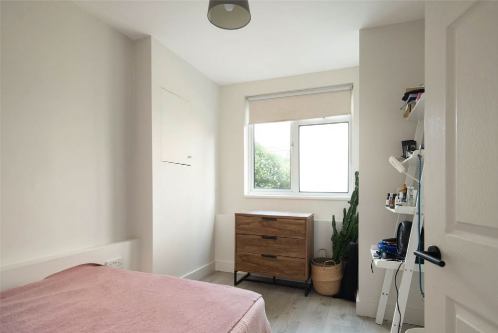 Room How's Street in Greater London