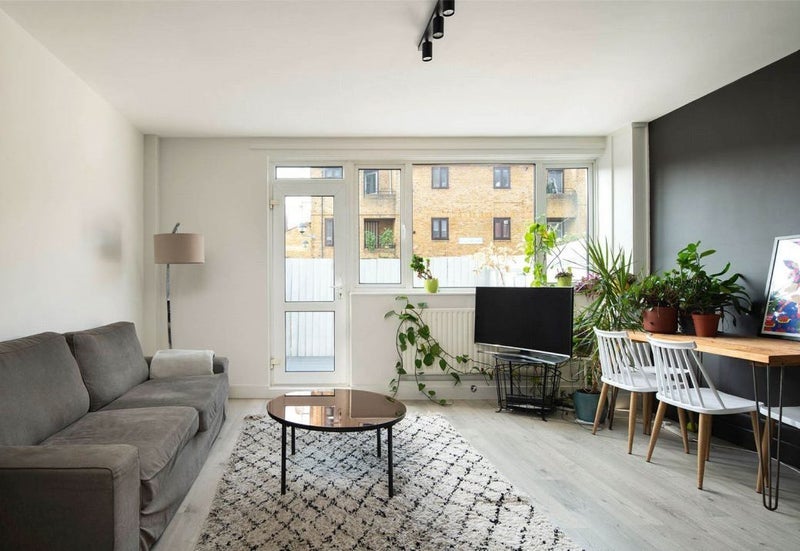 Room How's Street in Greater London