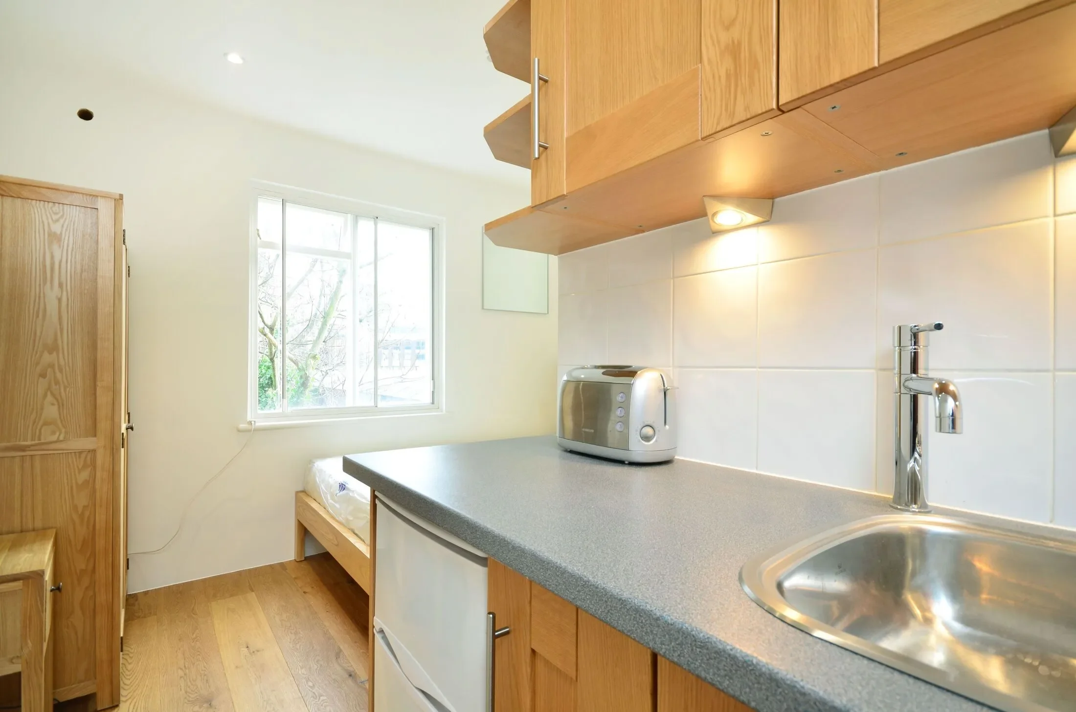 Flat Marloes Road in Greater London