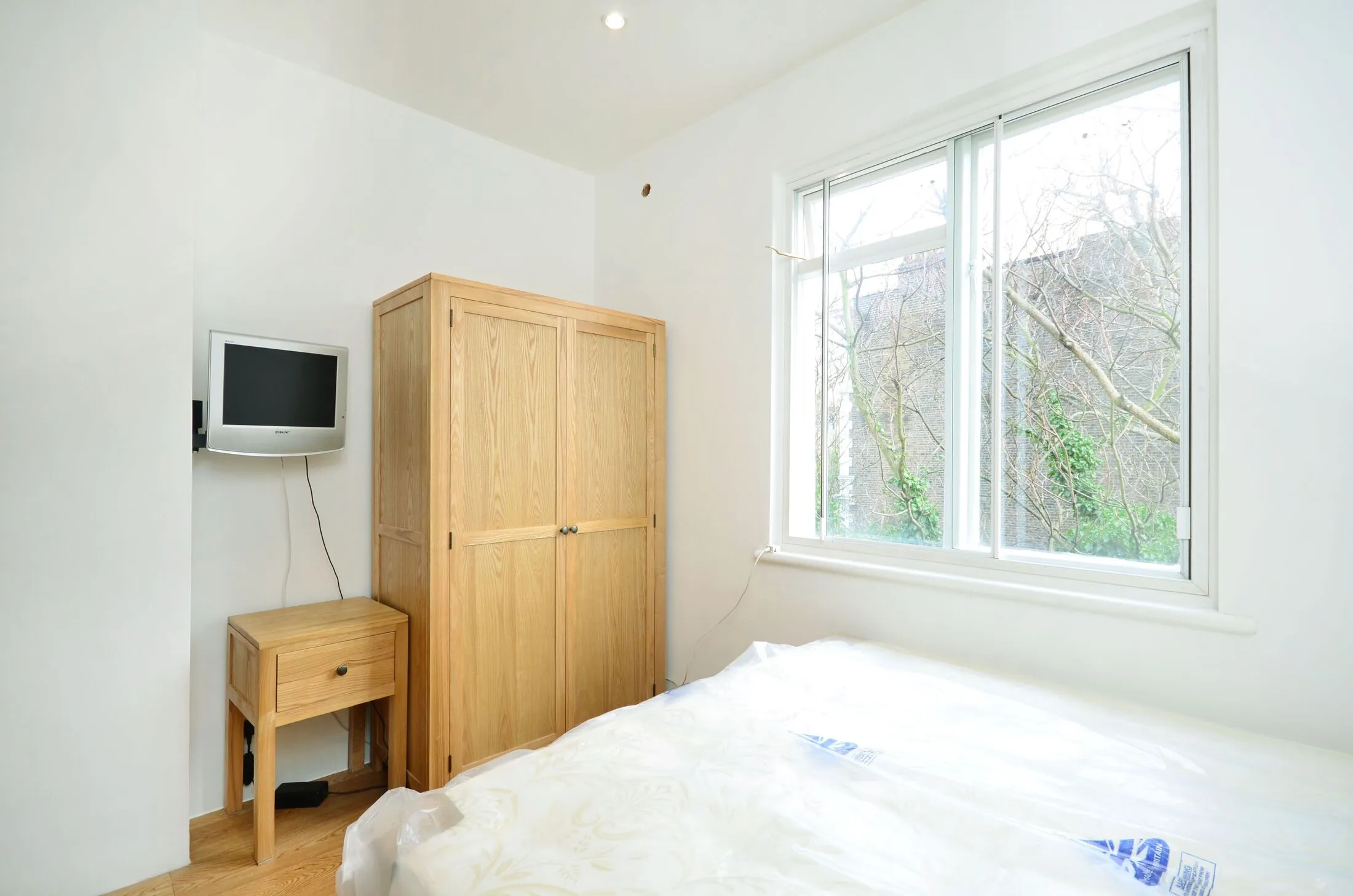 Flat Marloes Road in Greater London