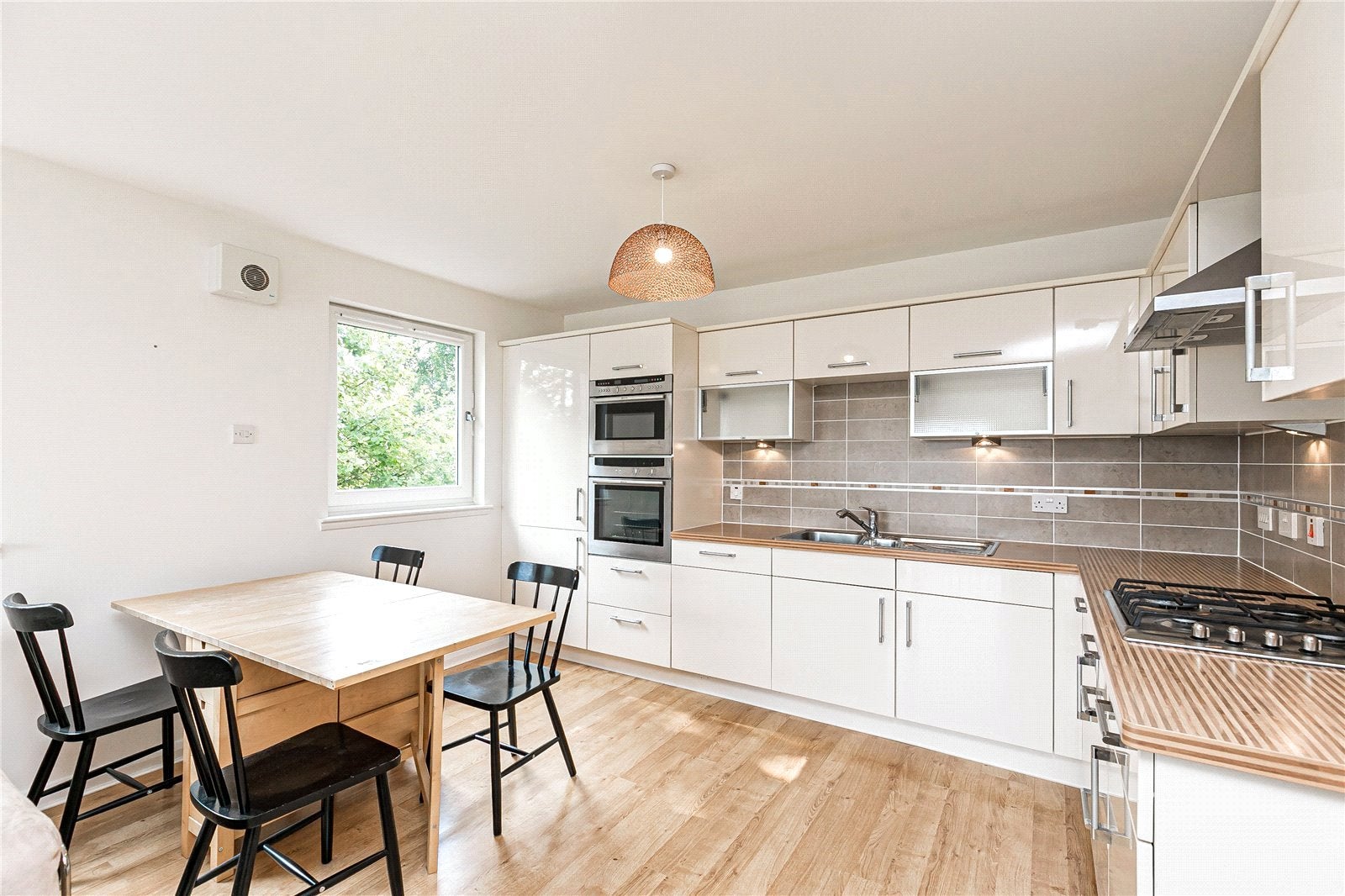 Flat Kepplestone Gardens in Aberdeen City