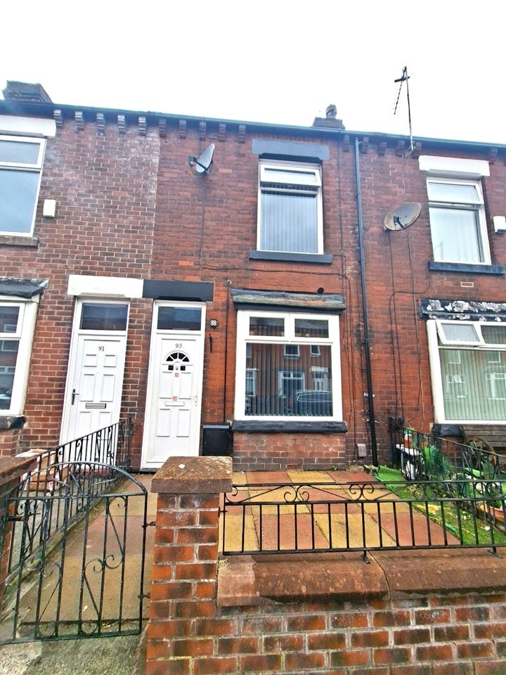 House Back Moorfield Grove in Bolton